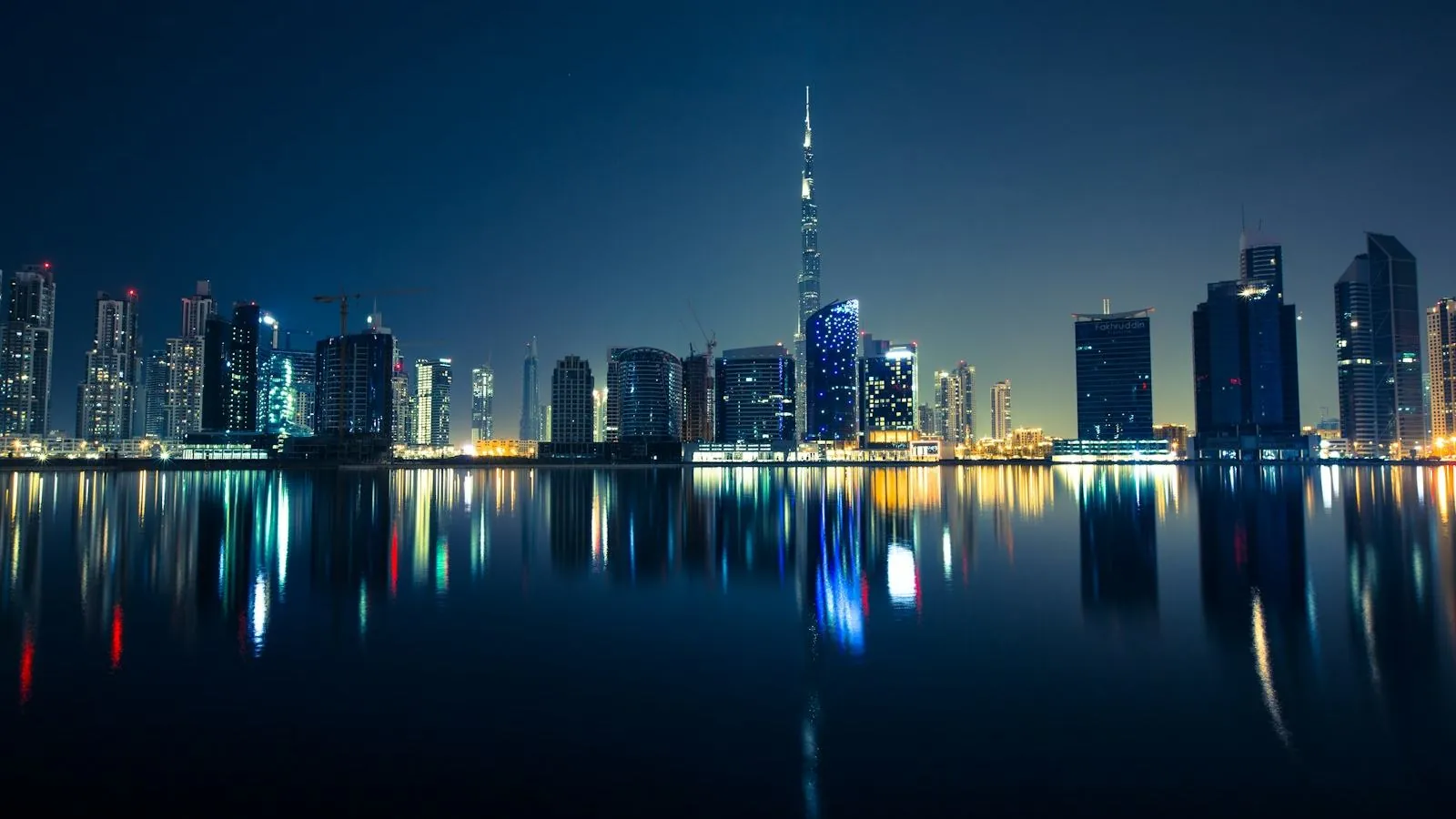 Dubai Business Bay at night