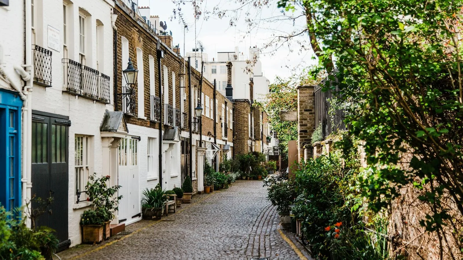 A quiet cobbled mews in Kensington, London